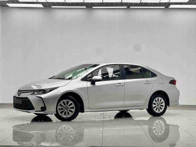 Toyota Corolla, 2022 г., белый, 48 000 км Toyota Corolla, 2022 г., серебристый / серый, 16 000 км