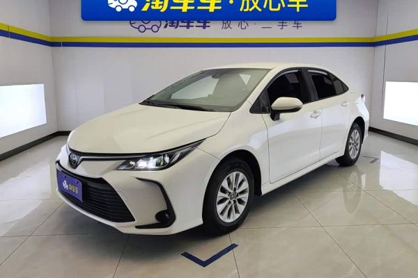 MG 5, 2022 г., шампань / коричневый, 29 000 км Toyota Corolla, 2021 г., белый, 28 900 км