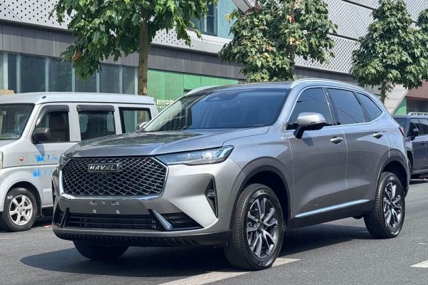 Haval H6, 2022 г., чёрный, 19 400 км Haval H6, 2023 г., серебристый / серый, 20 000 км