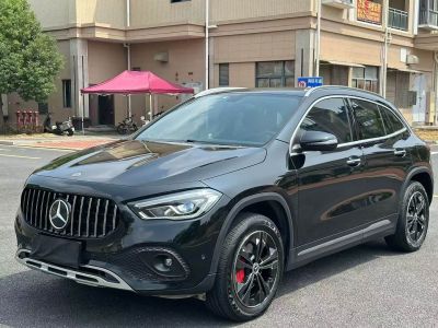 Mercedes-Benz GLA, 2021 г., красный / фиолетовый, 65 000 км Mercedes-Benz 奔驰GLA, 2021 г., чёрный, 67 000 км