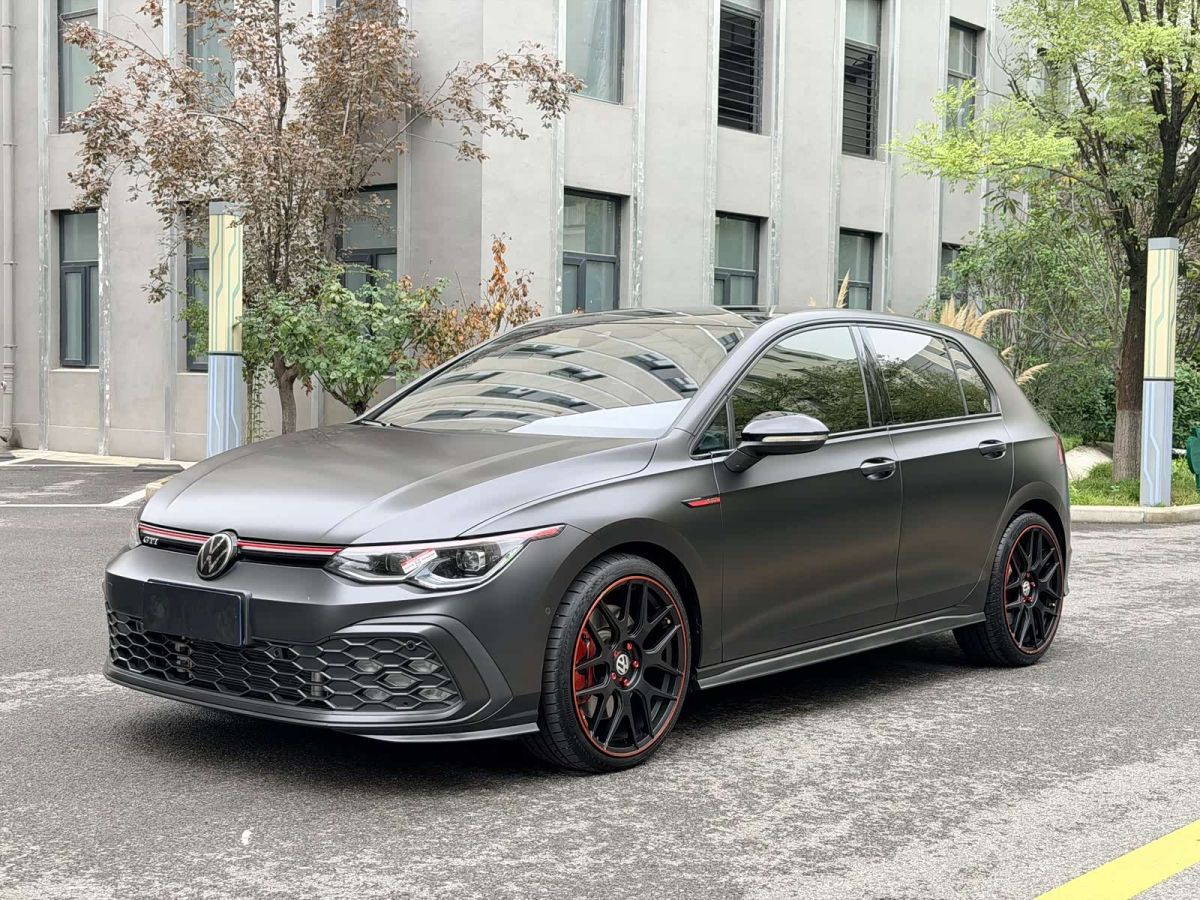 Volkswagen Golf GTI, 2023 г., чёрный, 17 000 км Volkswagen Golf GTI 2021 обновлённая версия 380TSI DSG GTI