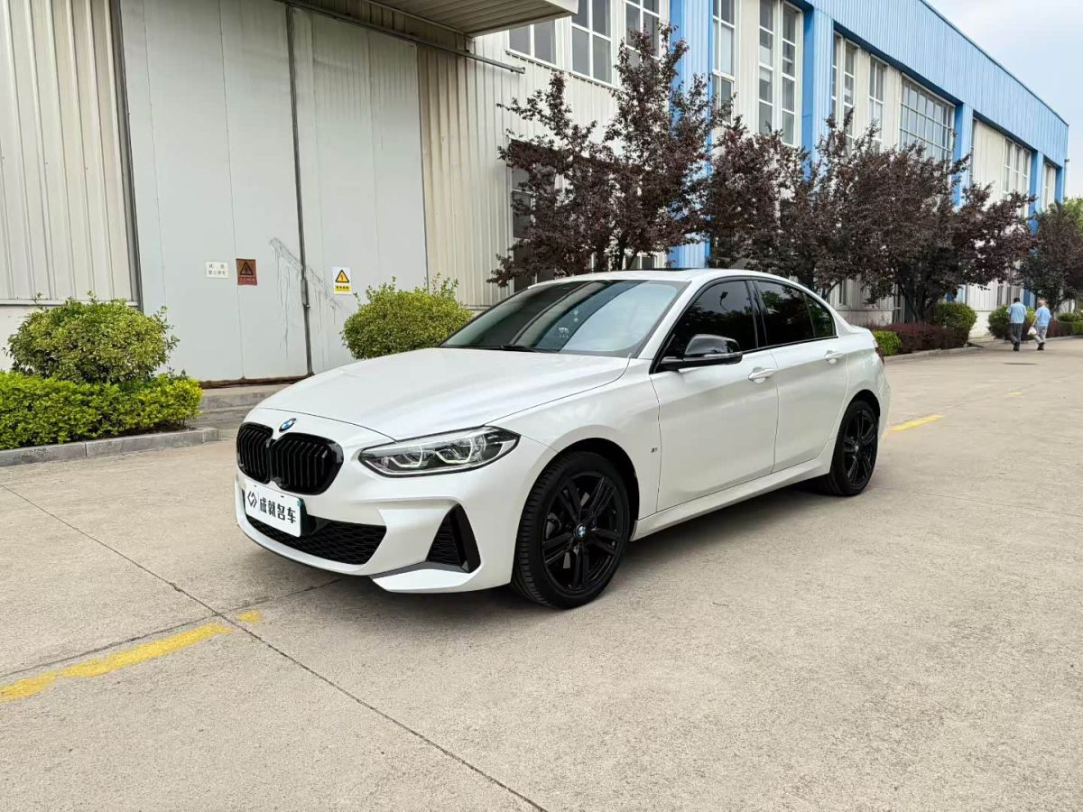 BMW 1 серия, 2023 г., белый, 30 000 км BMW 1 серия 2023 125i пакет M Sport, исполнение «Ночь»