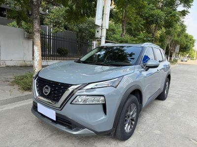 Nissan X-Trail, 2022 г., белый, 54 500 км Nissan X-Trail, 2022 г., серебристый / серый, 52 000 км