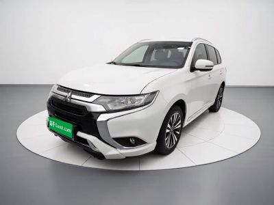 Mitsubishi Outlander, 2021 г., белый, 56 500 км Mitsubishi 欧蓝德, 2021 г., белый, 66 600 км
