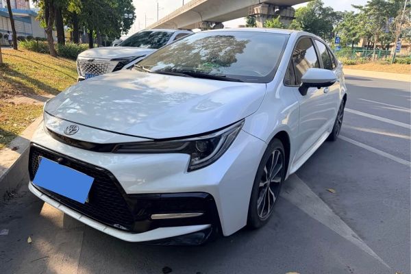 Toyota Levin, 2022 г., чёрный, 52 000 км Toyota Levin, 2021 г., серебристый / серый, 41 000 км