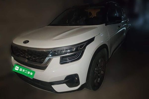 Kia обновлённая версия Ray, 2022 г., чёрный, 24 196 км Kia KX3傲跑, 2021 г., белый, 35 400 км