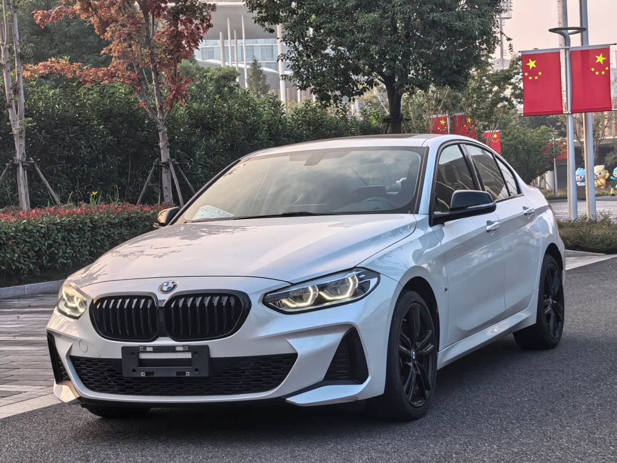BMW 1 серия, 2023 г., белый, 20 000 км BMW 1 серия 2023 125i пакет M Sport, исполнение «Ночь»