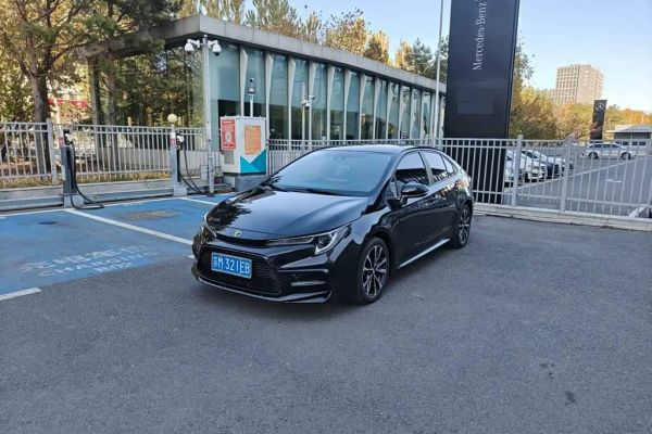 MG 5, 2022 г., жёлтый / оранжевый, 45 500 км Toyota Levin, 2022 г., чёрный, 52 000 км
