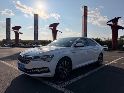 Skoda Octavia, 2023 г., белый, 34 200 км Skoda 速派, 2023 г., белый, 18 000 км