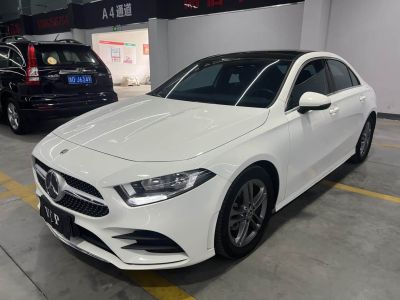 Mercedes-Benz A-Class, 2022 г., белый, 30 000 км Mercedes-Benz A级 2022 обновлённая версия A 180 L 运动轿车