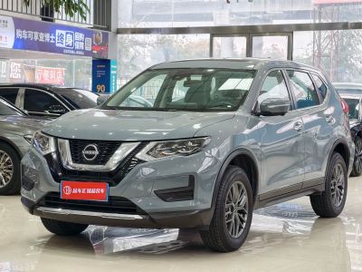 Nissan X-Trail, 2026 г., белый, 100 км Nissan X-Trail, 2026 г., серебристый / серый, 100 км