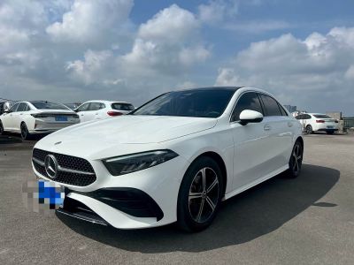 Mercedes-Benz A-Class, 2024 г., белый, 26 000 км Mercedes-Benz A级 2024 обновлённая версия A 200 L комплектация «Стиль»