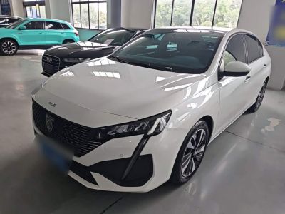 Peugeot 408, 2022 г., серебристый / серый, 50 000 км Peugeot 标致408, 2025 г., белый, 23 800 км