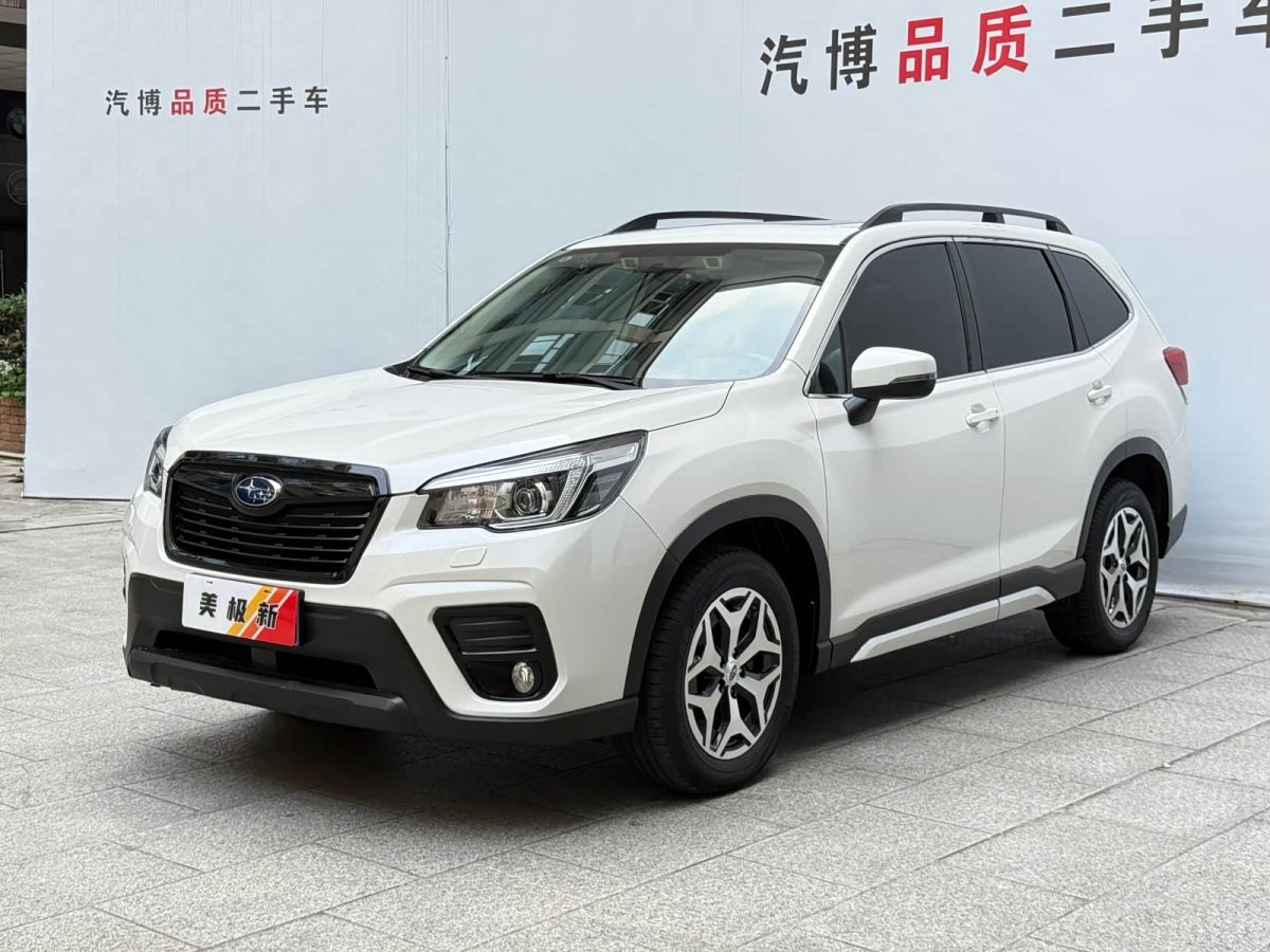 Subaru Forester, 2021 г., белый, 80 000 км Subaru 森林人, 2021 г., белый, 80 000 км