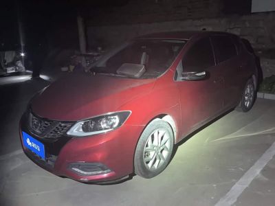 Nissan TIIDA, 2021 г., красный / фиолетовый, 51 000 км Nissan 骐达TIIDA, 2022 г., красный / фиолетовый, 66 400 км