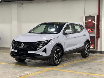 Nissan Qashqai, 2024 г., белый, 18 000 км Nissan 逍客, 2024 г., синий, 13 000 км