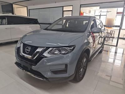 Nissan X-Trail, 2025 г., белый, 8 000 км Nissan X-Trail, 2025 г., серебристый / серый, 4 800 км