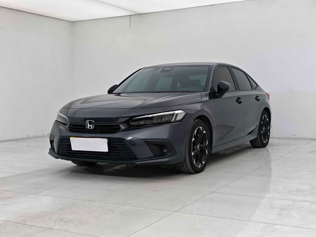 Honda Civic, 2024 г., серебристый / серый, 16 000 км Honda Civic, 2024 г., серебристый / серый, 16 000 км