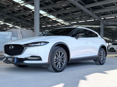 Mazda 3 Axela, 2025 г., белый, 15 600 км Mazda CX-4, 2021 г., белый, 25 000 км