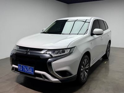 Mitsubishi Outlander, 2022 г., белый, 53 000 км Mitsubishi 欧蓝德, 2023 г., белый, 29 200 км