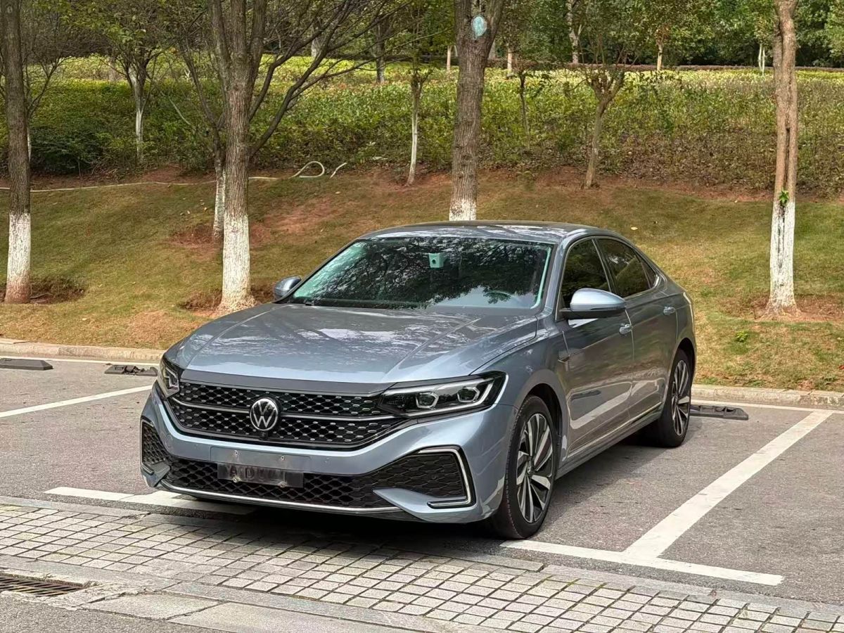 Volkswagen Passat, 2022 г., синий, 78 000 км Volkswagen Passat 2022 330TSI исполнение «Звёздное небо» Премиум