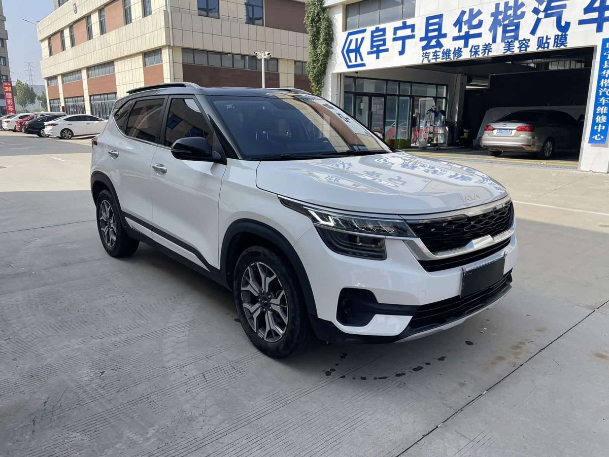 Kia KX3傲跑, 2022 г., белый, 42 000 км Kia KX3傲跑, 2022 г., белый, 42 000 км