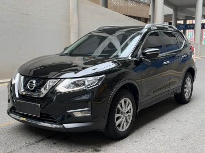 Nissan X-Trail, 2022 г., белый, 54 500 км Nissan X-Trail, 2022 г., чёрный, 59 000 км