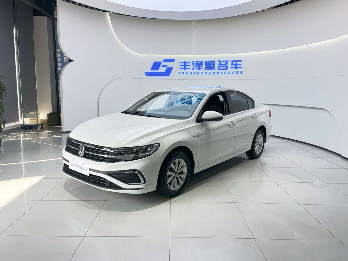 Volkswagen Bora, 2024 г., белый, 55 000 км Volkswagen Bora 2024 200TSI DSG Чансин версия