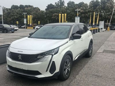Peugeot 308, 2021 г., белый, 50 200 км Peugeot 标致4008, 2025 г., белый, 14 000 км