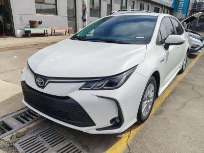 Toyota Corolla, 2023 г., серебристый / серый, 40 000 км Toyota Corolla, 2024 г., белый, 70 000 км