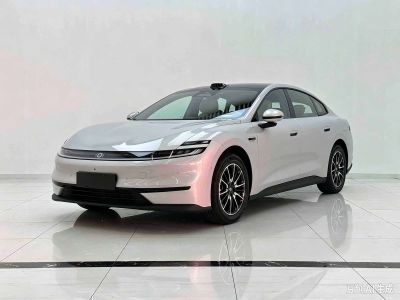 Changan Qiyuan A06, 2025 г., серебристый / серый, 10 км Changan Qiyuan A06, 2026 г., шампань / коричневый, 3 800 км