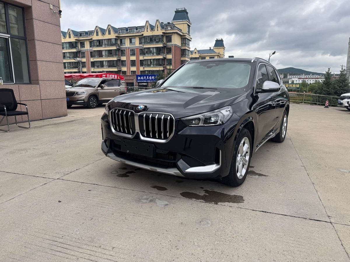 BMW X1, 2023 г., чёрный, 49 600 км BMW X1 2023 sDrive20Li X设计套装