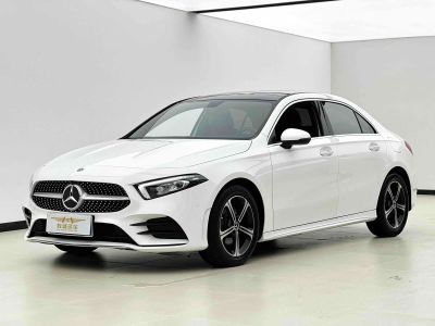 Mercedes-Benz A-Class, 2022 г., белый, 30 000 км Mercedes-Benz A级 2022 A 200 L 运动轿车 комплектация «Стиль»