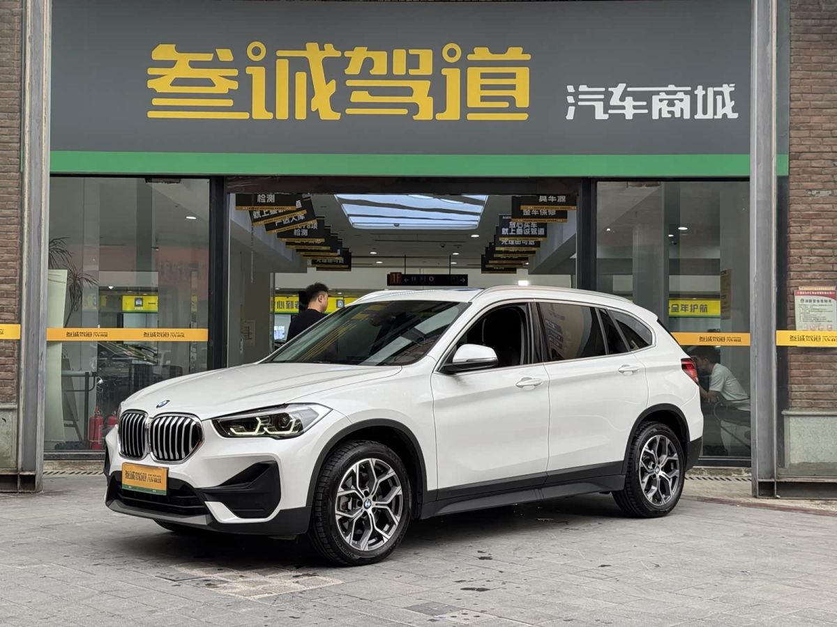 BMW X1, 2021 г., белый, 63 000 км BMW X1 2020 sDrive25Li комплектация «Лидер»