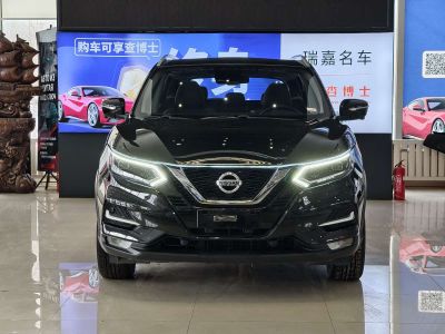 Nissan Qashqai, 2022 г., белый, 45 000 км Nissan 逍客, 2022 г., чёрный, 44 000 км