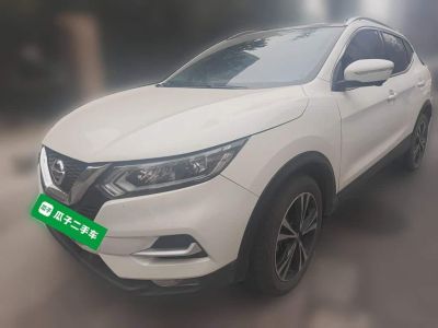 Skoda Superb, 2022 г., чёрный, 58 000 км Nissan 逍客, 2023 г., белый, 57 800 км