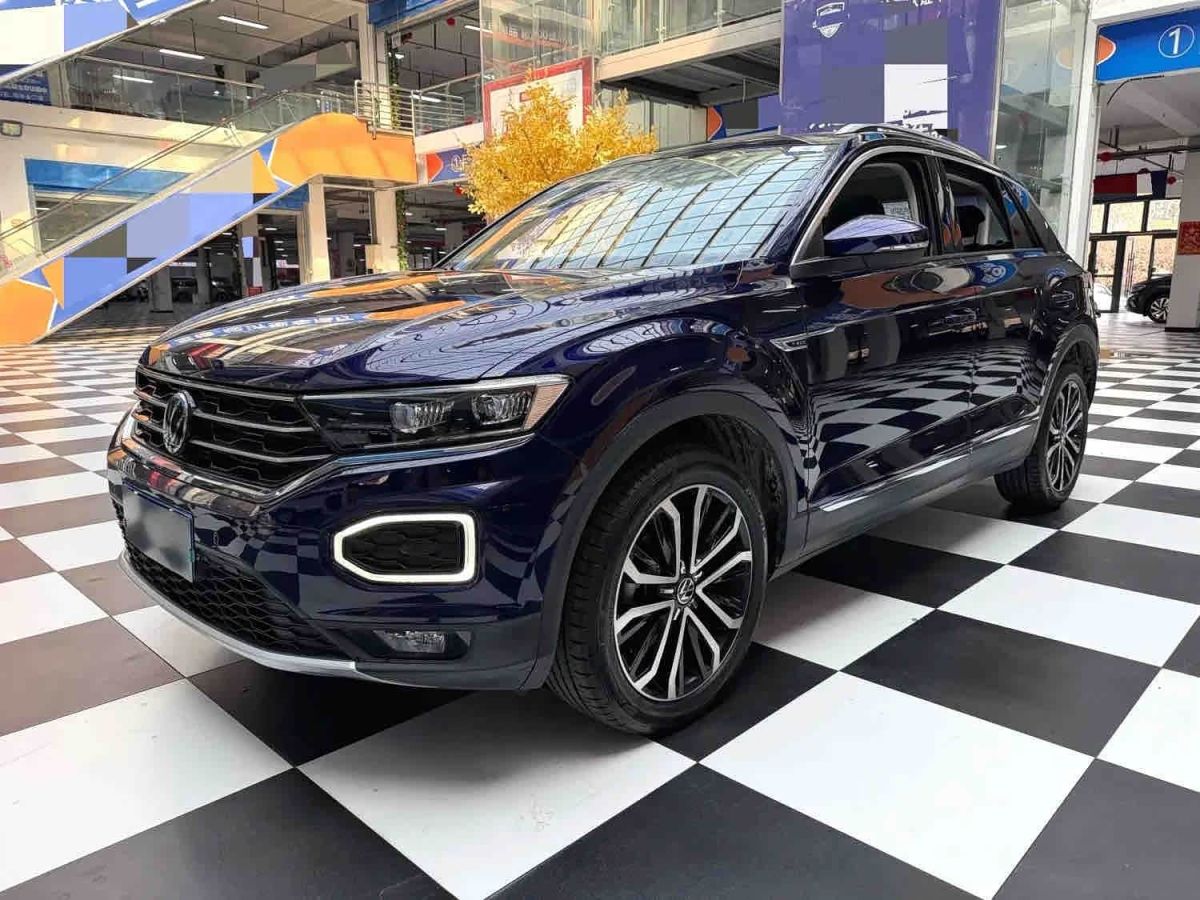 Volkswagen T-Roc, 2022 г., синий, 17 000 км Volkswagen T-Roc 2022 280TSI DSG одна ведущая ось Комфорт PLUS