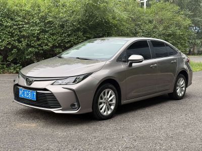Toyota Corolla, 2022 г., чёрный, 23 000 км Toyota Corolla, 2022 г., шампань / коричневый, 48 000 км
