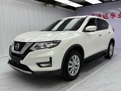 Nissan X-Trail, 2021 г., серебристый / серый, 39 000 км Nissan X-Trail, 2022 г., белый, 48 000 км
