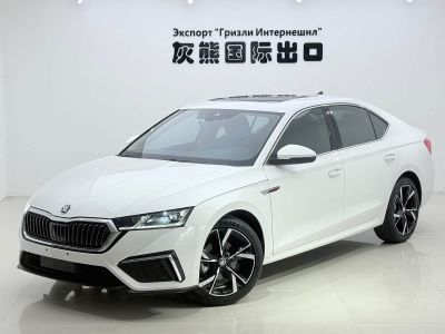 Skoda Octavia, 2021 г., чёрный, 60 000 км Skoda 明锐, 2022 г., белый, 20 000 км