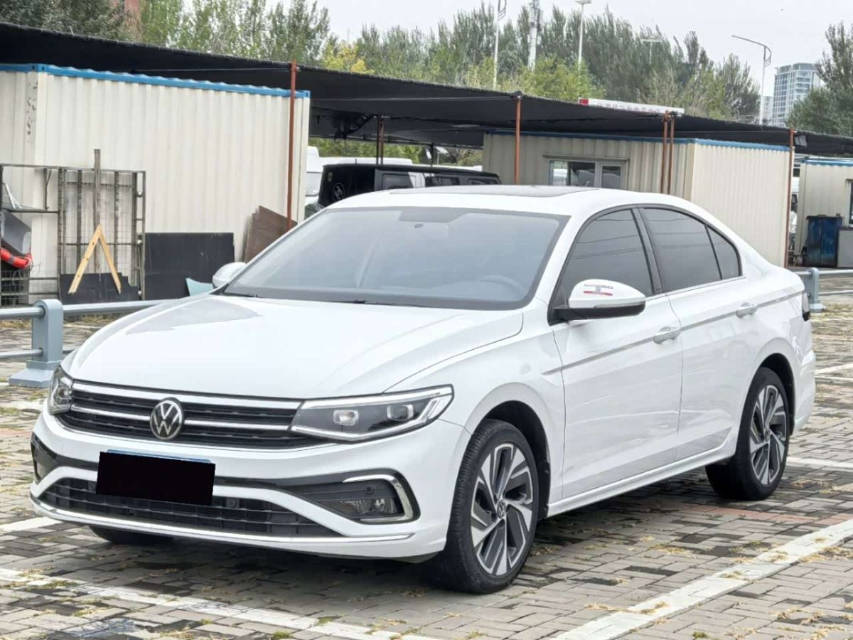 Volkswagen Bora, 2023 г., белый, 19 000 км Volkswagen Bora 2023 200TSI DSG Юэсин PROверсия