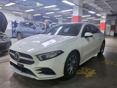 Mercedes-Benz A-Class, 2021 г., белый, 48 000 км Mercedes-Benz A级 2021 A 200 L 运动轿车 комплектация «Стиль»