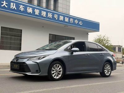 Toyota Corolla, 2022 г., белый, 48 000 км Toyota Corolla, 2022 г., синий, 55 000 км