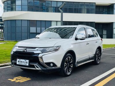 Mitsubishi 劲炫ASX, 2021 г., белый, 58 300 км Mitsubishi 欧蓝德, 2021 г., белый, 60 000 км