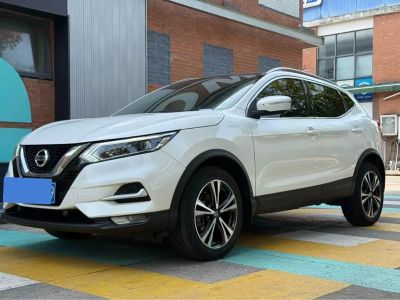 Nissan Qashqai, 2022 г., белый, 45 000 км Nissan 逍客, 2022 г., белый, 80 000 км