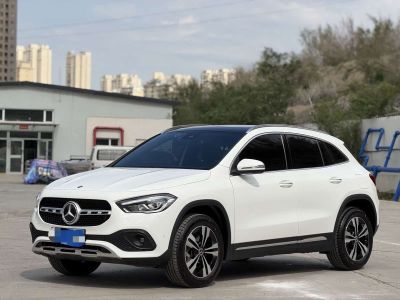 Mercedes-Benz GLA, 2021 г., красный / фиолетовый, 65 000 км Mercedes-Benz 奔驰GLA, 2022 г., белый, 30 000 км