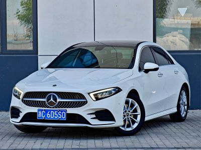 Mercedes-Benz A-Class, 2022 г., белый, 30 000 км Mercedes-Benz A级 2022 A 200 L 运动轿车 комплектация «Стиль»
