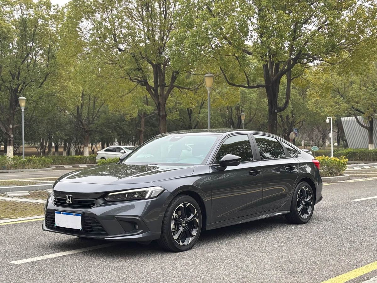 Honda Civic, 2023 г., серебристый / серый, 38 000 км Honda Civic, 2023 г., серебристый / серый, 38 000 км