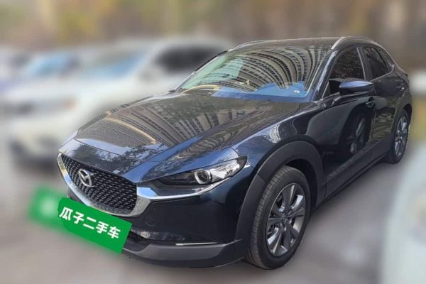 Skoda Superb, 2025 г., чёрный, 16 000 км Mazda CX-30, 2026 г., синий, 10 800 км