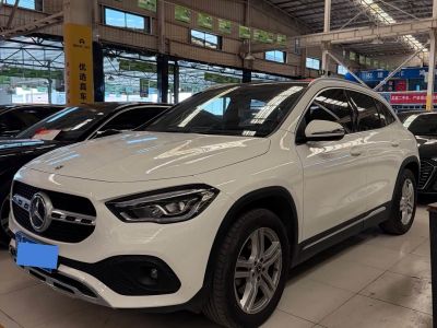 Mercedes-Benz GLA, 2021 г., красный / фиолетовый, 65 000 км Mercedes-Benz 奔驰GLA, 2022 г., белый, 30 000 км
